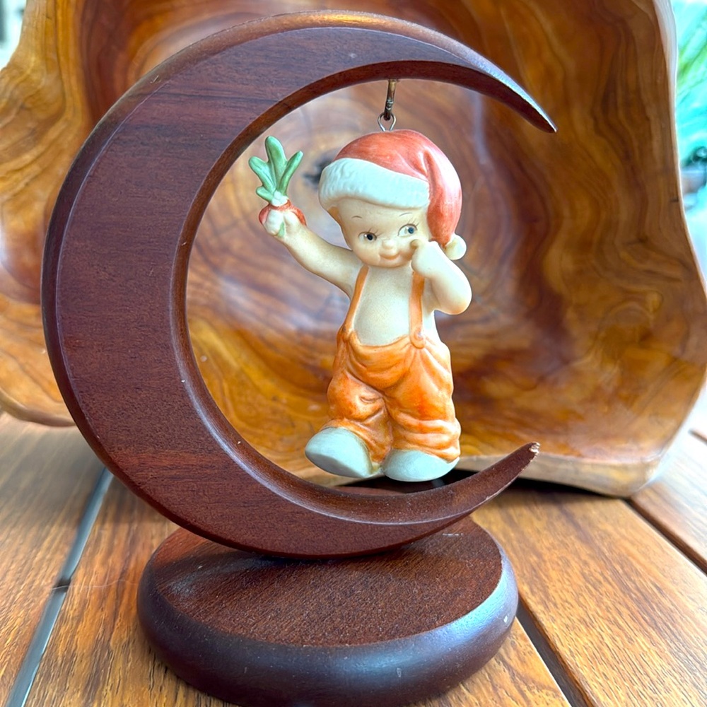 Memories of yesterday collectible with wooden hanger
